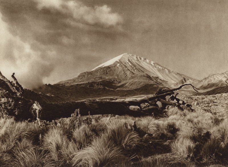 Mexiko: Pico de Orizaba, delstaten Puebla (svartvitt foto) av Hugo Brehme