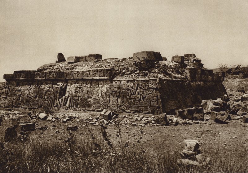 Mexiko: Pyramiden i Xochicalco, Före restaureringen (svartvitt foto) av Hugo Brehme