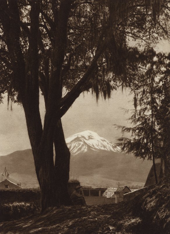 Mexiko: Popocatepetl, sett från Amecameca (svartvitt foto) av Hugo Brehme