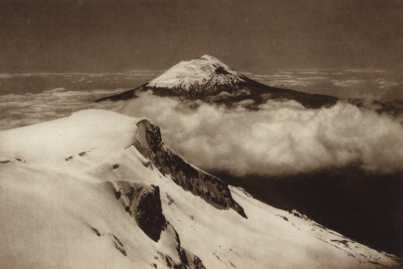 Mexiko: Popocatepetl, sett från toppen av Iztaccihuatl (svartvitt foto) av Hugo Brehme