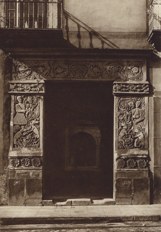 Mexiko: Puebla, hus på Avenida 3 Oriente nr 1 (svartvitt foto) av Hugo Brehme
