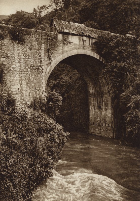 Mexiko: Atoyac Bridge (svartvitt foto) av Hugo Brehme