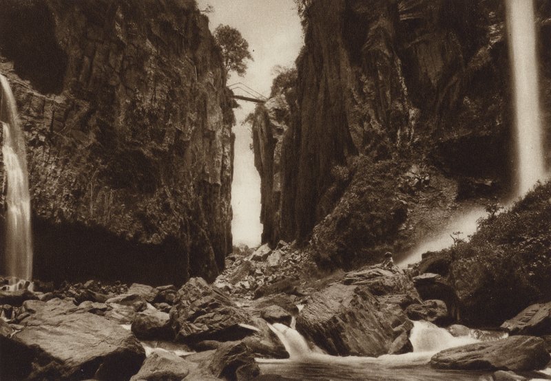 Mexiko: Teocelo nära Jalapa, platsen för jordbävningen 1920 (svartvitt foto) av Hugo Brehme