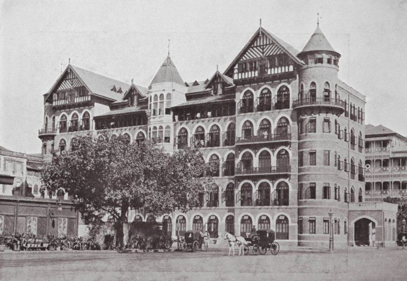 Bombay / Mumbai: The Royal Bombay Yacht Club Residential Chambers (svartvitt foto) av Indian photographer