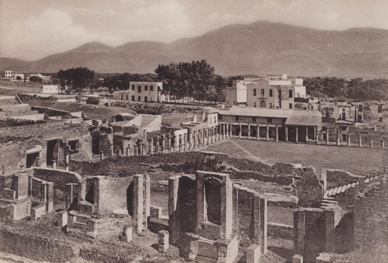 Gladiatorernas baracker med panorama, Fäktskolan (s/v foto) av Italian Photographer