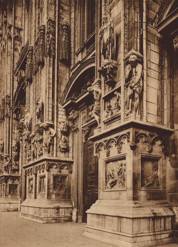 Duomo di Milano: Detalj av fasaden (svartvitt foto) av Italian Photographer