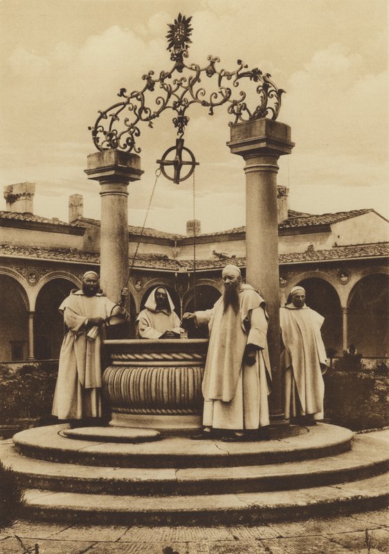 Firenze / Florens: Florens omgivningar, Certosa, brunnen i det stora klostret (s/v foto) av Italian Photographer