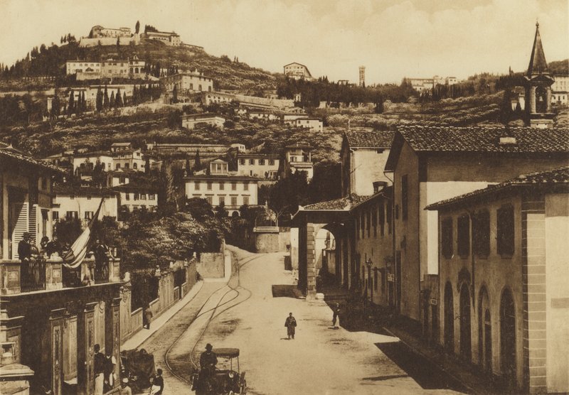 Firenze / Florens: Omgivningarna i Florens, S Domenico och Panorama di Fiesole (s/v foto) av Italian Photographer