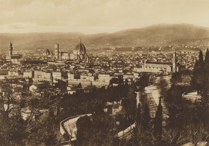 Firenze / Florens: Panorama över Florens sett från S Miniato al Monte (s/v foto) av Italian Photographer