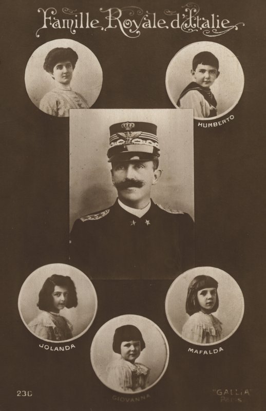 Kung Victor Emmanuel II och hans familj (s/v foto) av Italian Photographer