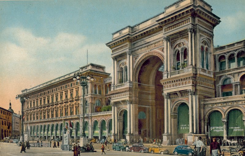 Milano / Milano: Piazza del Duomo, Galleria Entrance (färgfoto) av Italian Photographer