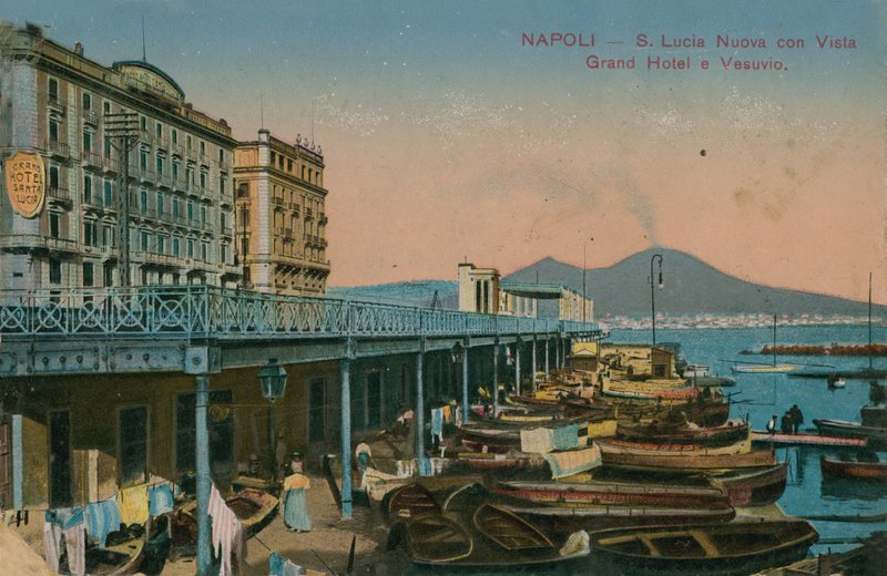 Neapel - utsikt över Grand Hotel Santa Lucia och Vesuvius. Vykort skickat 1913. av Italian Photographer