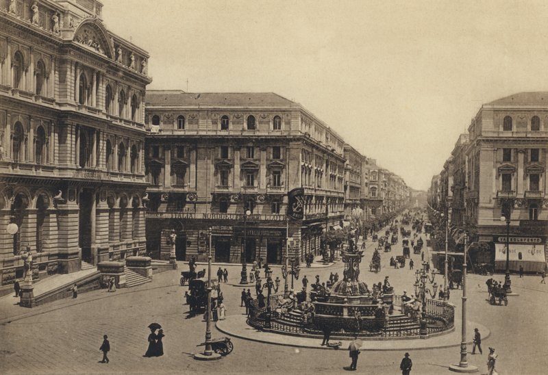 Neapel: Piazza Della Borsa och Rettifilo Corso Umberto I (s/v foto) av Italian Photographer