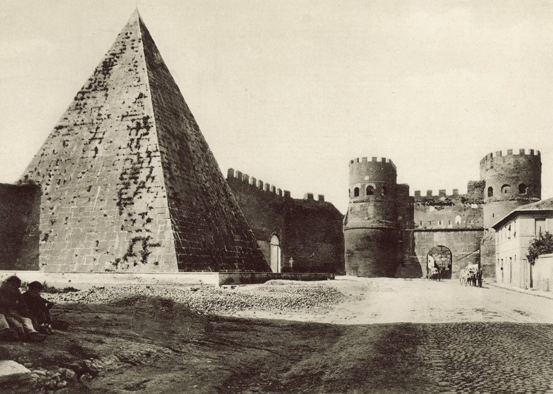 Pyramid av Caius Cestius av Italian Photographer