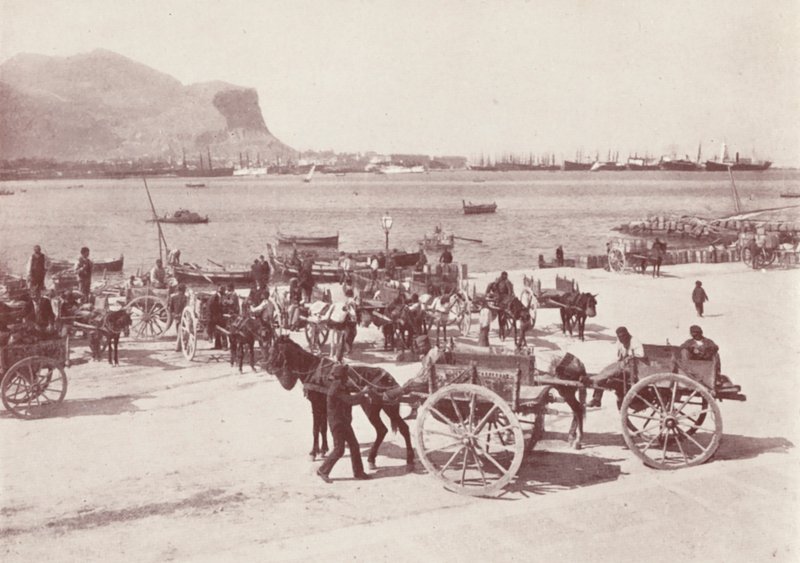 Sicilien: På kajen i Palermo (svartvitt foto) av Italian Photographer
