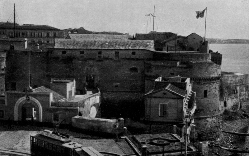 Taranto, Colombino Castle, R Marina Barracks (s/v foto) av Italian Photographer