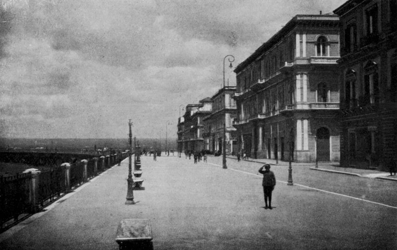 Taranto, Corso ai due mari (s/v foto) av Italian Photographer