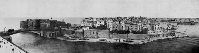 Taranto, Panorama (s/v foto) av Italian Photographer