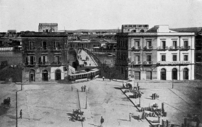 Taranto, Piazza Fontana, Neapelbron (s/v foto) av Italian Photographer
