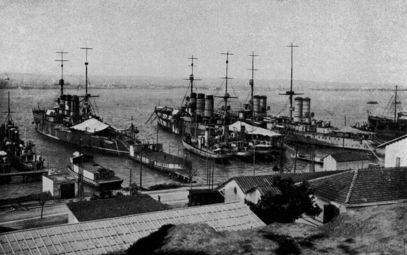 Taranto, Regie Navi Roma, Neapel, San Giorgio förankrade i Mar Piccolo (s/v foto) av Italian Photographer