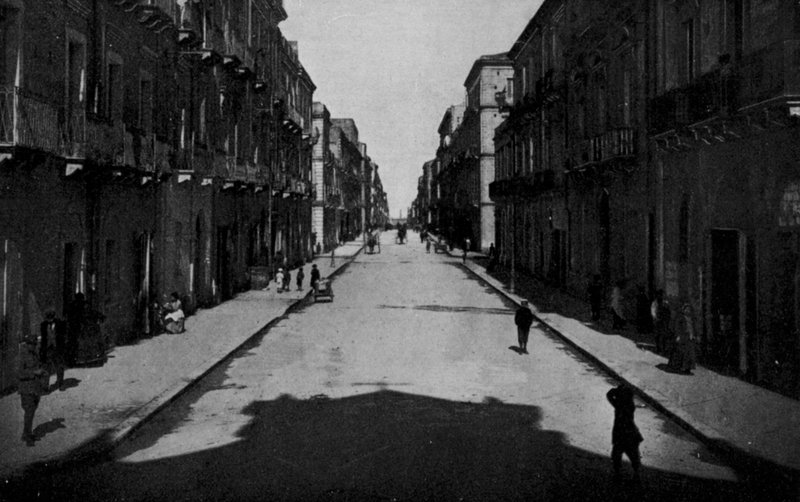 Taranto, Via Anfiteatro (s/v foto) av Italian Photographer