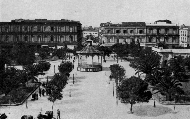 Taranto, Villa Garibaldi och den harmoniska lådan (s/v foto) av Italian Photographer