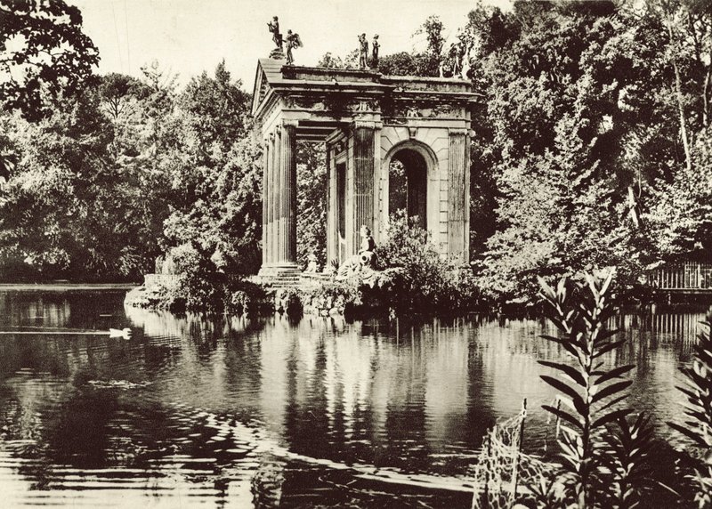 Tempel vid sjön Borghese Villa av Italian Photographer