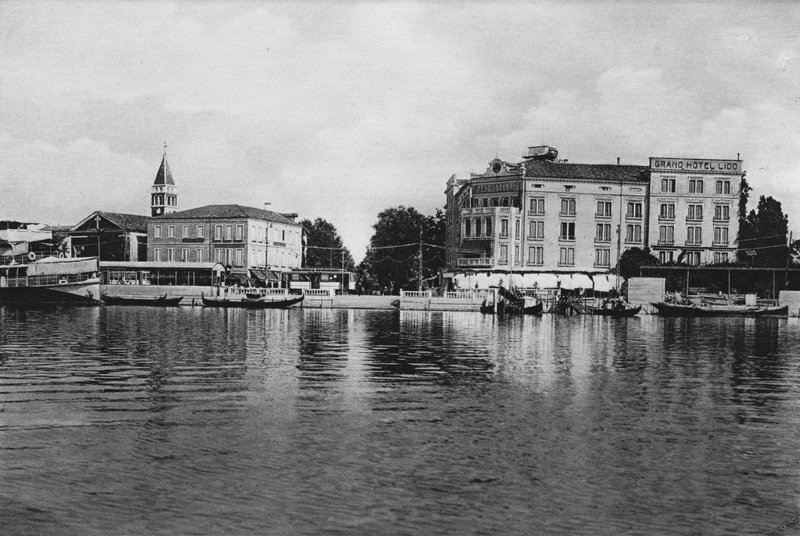 Venedig, Lido, Imbarcadero och Grand Hotel Lido (s/v foto) av Italian Photographer