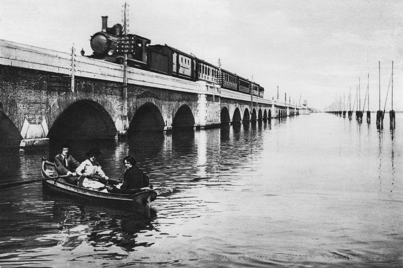 Venedig, järnvägsbron (s/v foto) av Italian Photographer