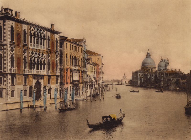 Venezia / Venedig: Canal Grande och Salute-kyrkan (färgfoto) av Italian Photographer