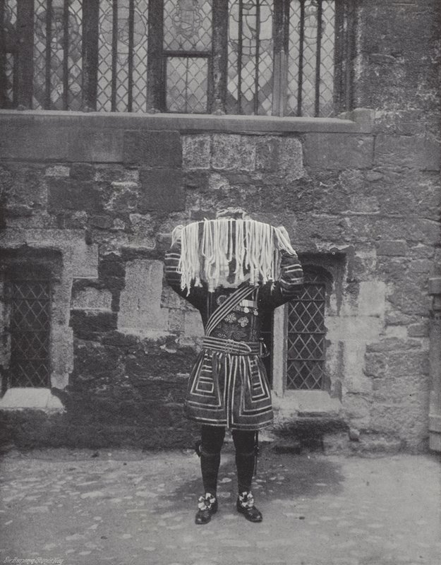 Delar ut Maundy Money, Yeoman bär allmosor av J. Benjamin Stone