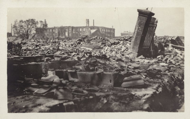 Efterdyningarna av den stora jordbävningen i Kanto, Japan, 1923 av Japanese Photographer