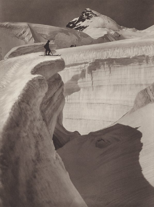 Schweiz: Jungfrau, Glacier Labyrinth, Rottalhorn i bakgrunden (s/v foto) av Jean Gaberell