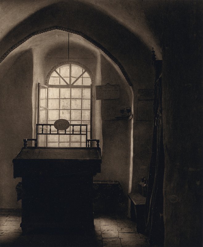 Jerusalem, liten synagoga vid judarnas klagoplats (s/v foto) av Karl Grober