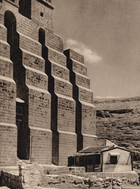 Mar Saba, klosterkyrkans strävpelare (s/v foto) av Karl Grober