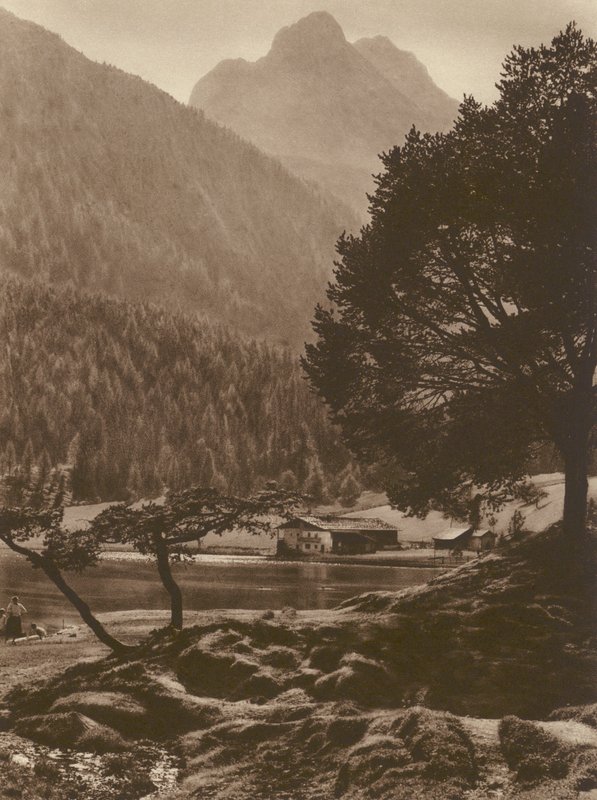 Lautersee nära Mittenwald med Wettersteinbergen; Lauter-See nära Mittenwald med Wettersteinbergen (s/v foto) av Kurt Hielscher