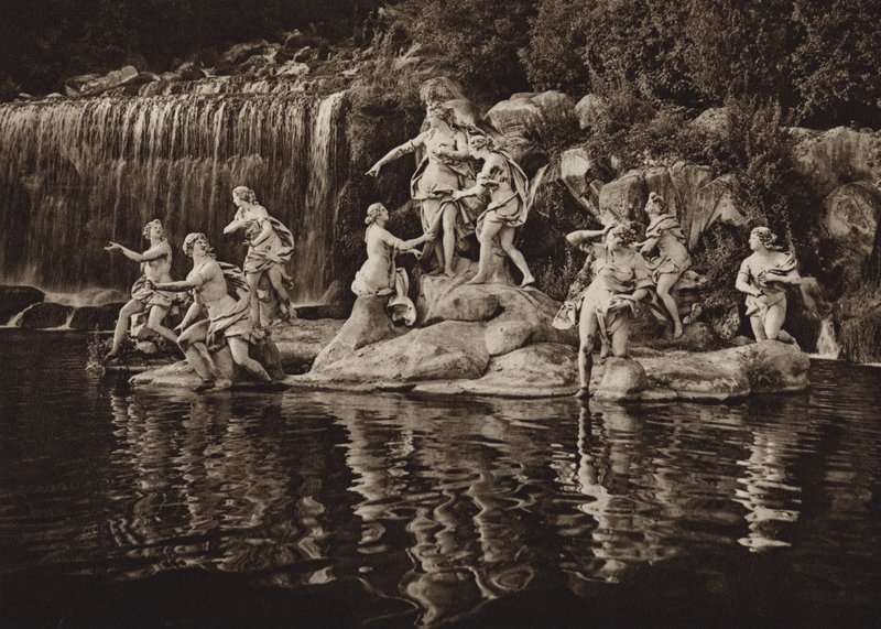 Italien: Caserta, Dianas grupp, i parken (s/v foto) av Kurt Hielscher