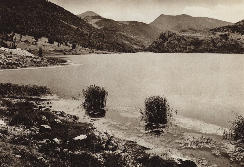 Italien: Scanno Lake, Abruzzi (s/v foto) av Kurt Hielscher