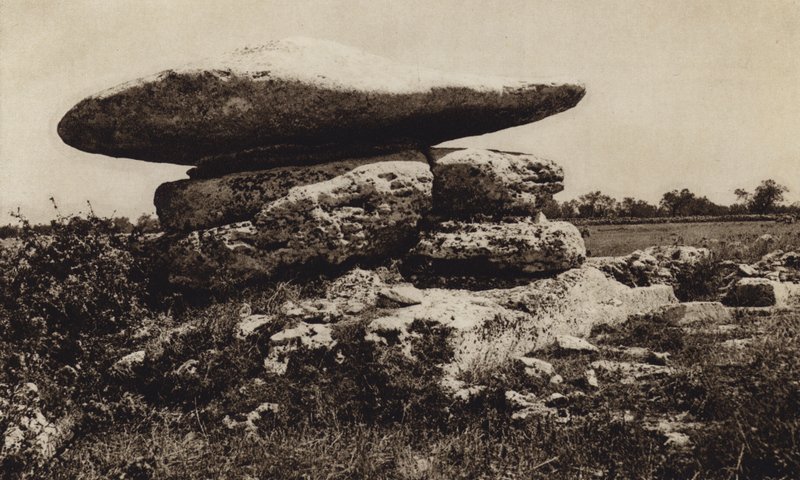 Italien: Minervino di Lecce, Dolmen (s/v foto) av Kurt Hielscher