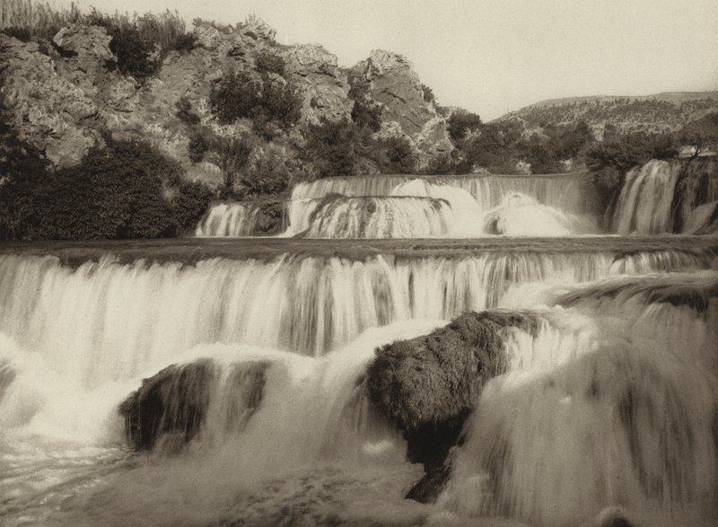 Jugoslavien: Krka Falls (s/v foto) av Kurt Hielscher