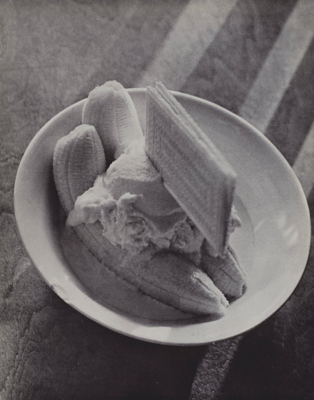 Banana Mess, The Caviare of Eton (s/v foto) av Laszlo Moholy Nagy