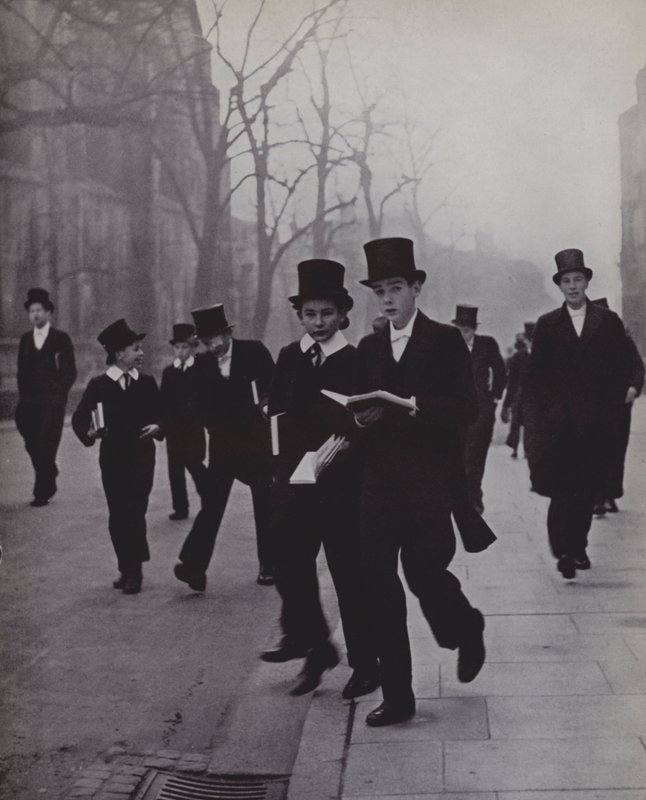Mellan kapell och skola, Eton (s/v foto) av Laszlo Moholy Nagy