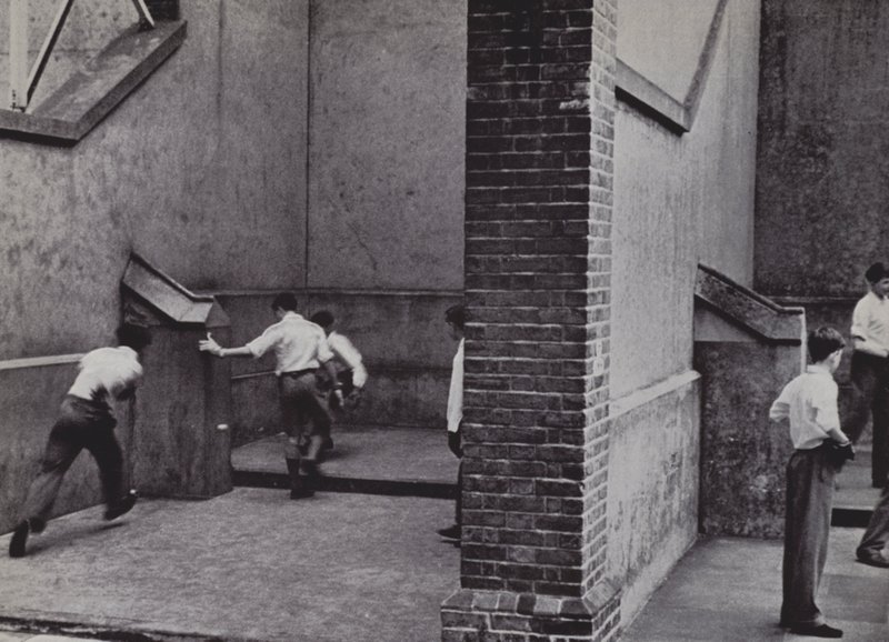 Fives, Eton (s/v foto) av Laszlo Moholy Nagy