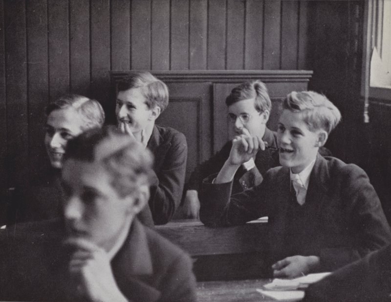 Den lättare sidan av lärande, en division i New Schools, Eton (s/v foto) av Laszlo Moholy Nagy