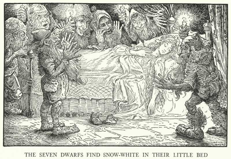 De sju dvärgarna hittar Snövit i sin lilla säng (litho) av Louis John Rhead