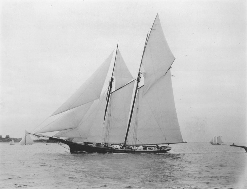 Yachten, Gitana svart foto av Nathaniel Livermore Stebbins