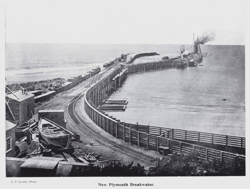 New Plymouth, Nya Zeeland: New Plymouth Breakwater (s/v foto) av New Zealand Photographer