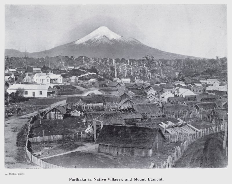 New Plymouth, Nya Zeeland: Parihaka, en infödd by och Mount Egmont (s/v foto) av New Zealand Photographer