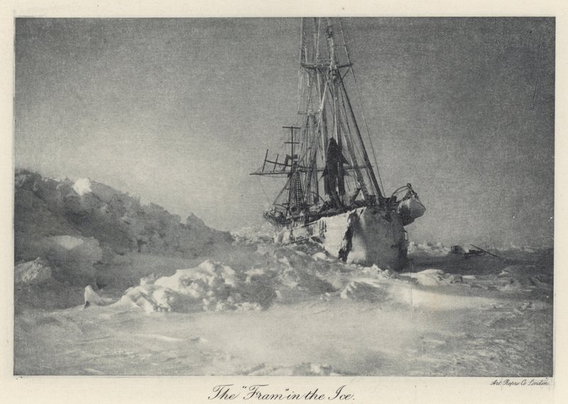 "Farmen" i isen (s/v foto) av Norwegian Photographer