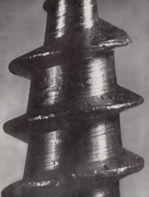 Gänga på en liten skruv (svartvitt foto) av Paul Henning